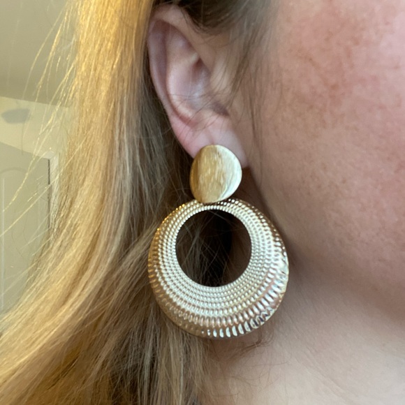 NEW!💙💎BIG GORGEOUS STATEMENT EARRINGS💎💙GOLD💛TONE CIRCLES - Picture 2 of 5